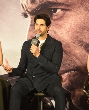 Disha Patani, Sidharth Malhotra, and Raashii Khanna take questions from the media 