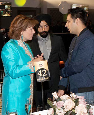 2016 Darpan Awards - Guests At Cocktail Lounge