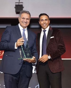 Randip Janda recipient in the Breaking Barriers category receives award from Dr. Harj Dhaliwal, Executive VP of Allure Ventures