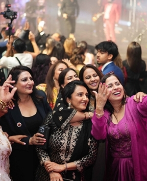 Audience gets on the dance floor and grooves to the beat of Sukshinder Shinda 