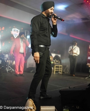 Sukshinder Shinda takes to the stage 