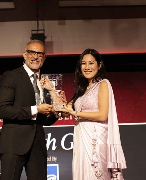 Tim Singh Grover Darpan Award recipient in the International Sensation Category receives award from Katie Yu, Regional VP, Business Financial Services at RBC.