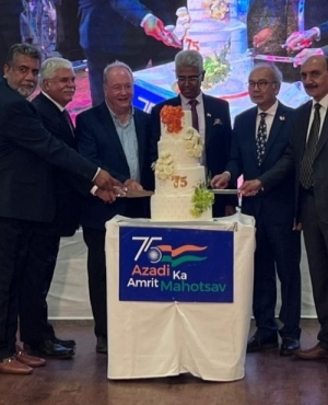 Mr.Manish cutting the cake with MP Sukh Dhaliwal, Speaker of House Raj Chauhan, as well as Mayor Doug McCallum 