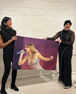 Photographer Jasmeet Sidhu gifts a picture of Taylor Swift taken at a concert to a Swiftie 