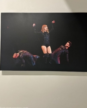 Taylor Swift in the moment 