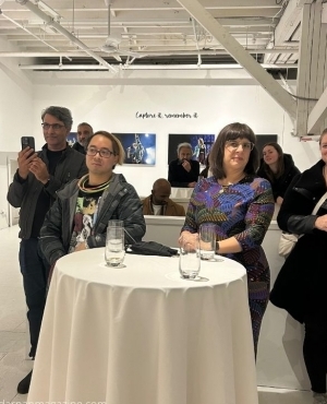 Audience enjoys some drinks and listens to Jasmeet's story 