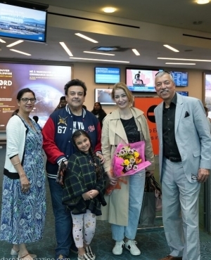 Shashi Sharma, Singer Adnan Sami, Adnan Sami's kid, wife, and concert organizer Kamal Sharma 