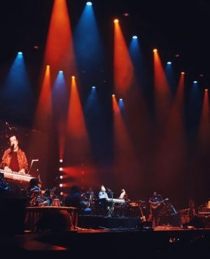 Adnan Sami entertains under the lights 