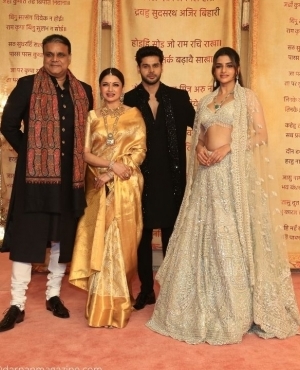 Actress Bhagyashree with husband Himalaya Dassani, son Abhimanyu Dassani, and Avantika Dassani