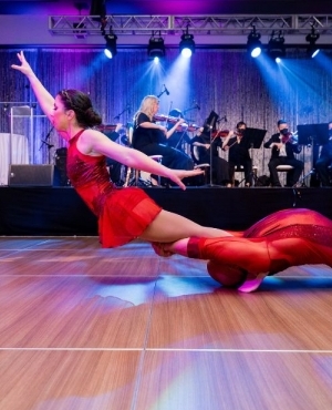 Amazing dancers/acrobatics entertain the crowd 