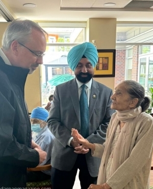 Jim DeHart chats with a senior at Guru Nanak Diversity Village