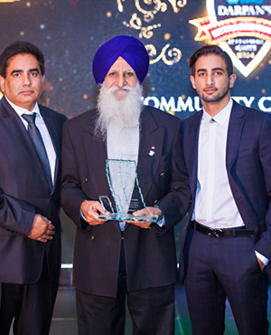 Dr. Raghbir S. Bains receives the Community Crusader award from Balraj Mann (left), CEO at Balraj Mann Group & Milan Mann (right)