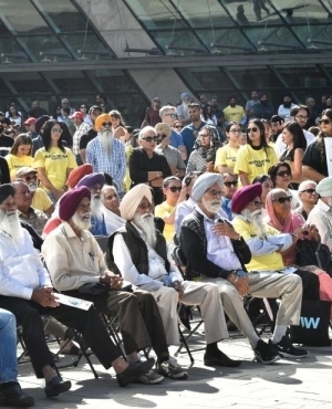 Public listens attentively 