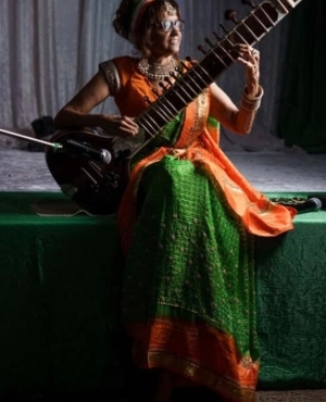 Sitarist Anju Bedi stuns in green saree 