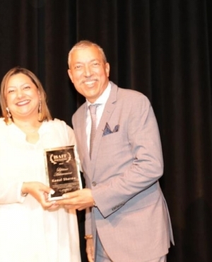 Kamal Sharma received the Lifetime Achievement Award from ISAFF presented by RBC's Devinder Gill 