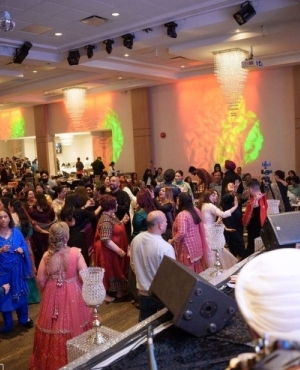 Audience takes to the dance floor 