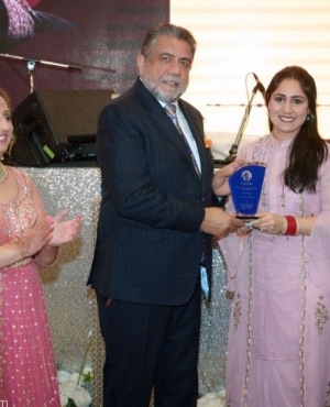 MP Sukh Dhaliwal presents a plaque to Anjan of Cakes by Anjan 