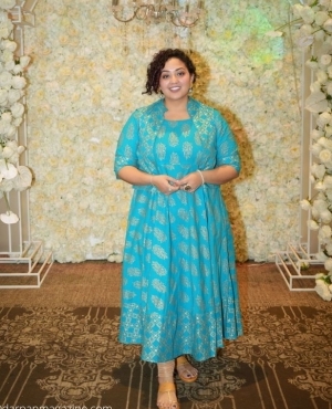 Vasundhara Rogan looks beautiful in her blue suit 