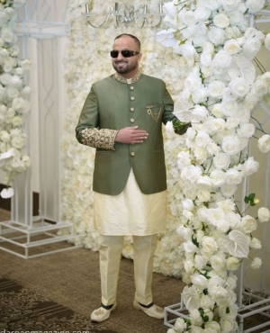 Jugpreet Bajwa looks great in his ethnic wear 