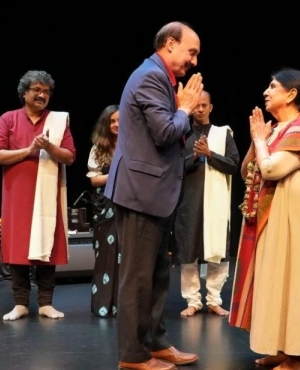 MLA Raj Chouhan and Speaker of the House pays his respects to Kathak teacher Usha Gupta 