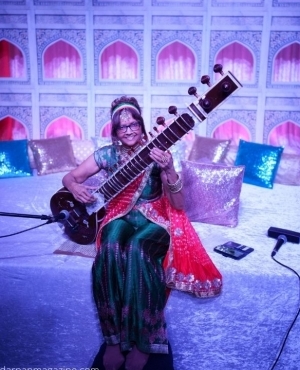  Sitar player Anju Bedi kicks off the evening 