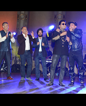 Mika Singh Performs In Vancouver