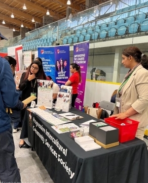 More discussions and photos 