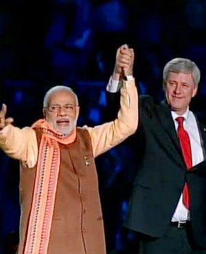 PM Narendra Modi and Canadian PM Stephen Harper at Ricoh Coliseum (Toronto) 