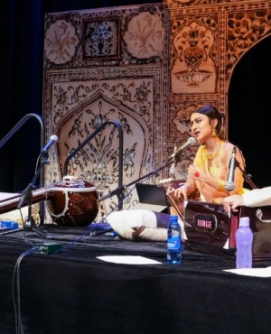 Meera Mehzabin mesmerizes the audience 