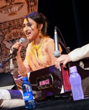 Meera Mehzabin getting ready to sing a melodious song