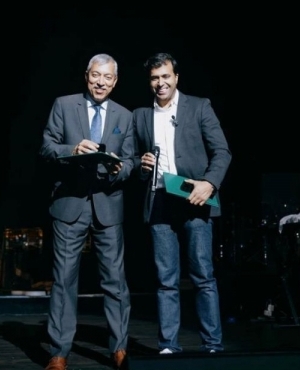  Organizer of the concert Kamal Sharma with MP Taleeb Noormohamed 