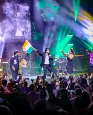  A strong finish with Chak De by Salim Merchant and his musical troupe for India winning the cricket match against South Africa 