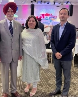 Ex-Servicemen pose with Jinny Sims 