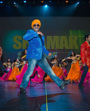 Singh is King! Rohan D’Silva rocks the stage. 