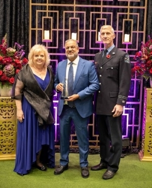 Mayor Brenda Locke presents a memento to Tony Singh, CEO and President of Fruiticana 