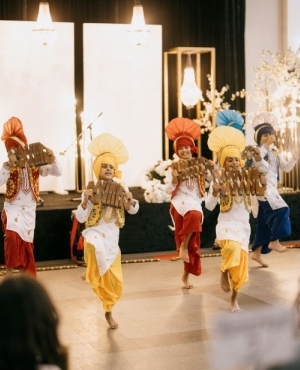 Young bhangra performers 