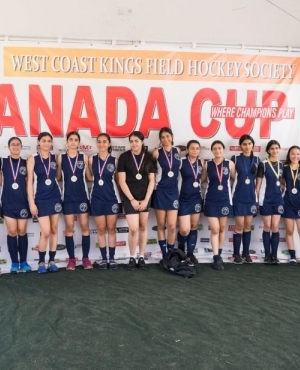  Female athletes pose with medals around their neck