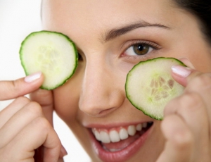 Say Bye To Dark Eye Circles With 5 DIY Tips